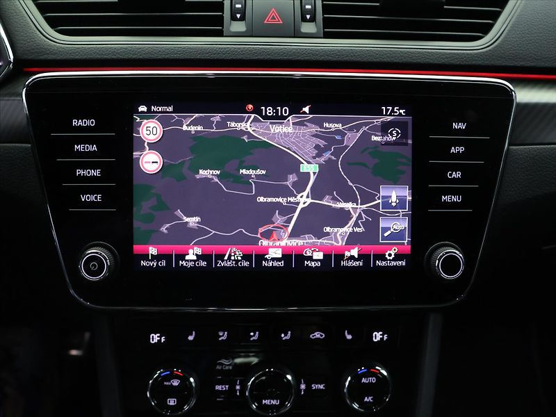 Škoda Superb 2,0 TDI 140kW DSG CZ Sportline - fotka 26 z 38