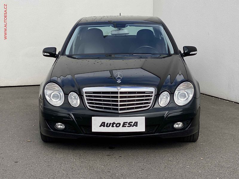 Mercedes-Benz Třídy E (2007) 3.0 CDi E280 4Matic, ČR, AT - fotka 2 z 15