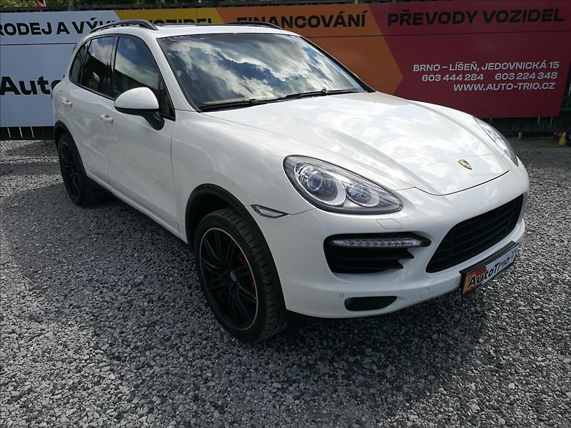 Porsche Cayenne 4,8 i V8 Turbo - fotka 2 z 32