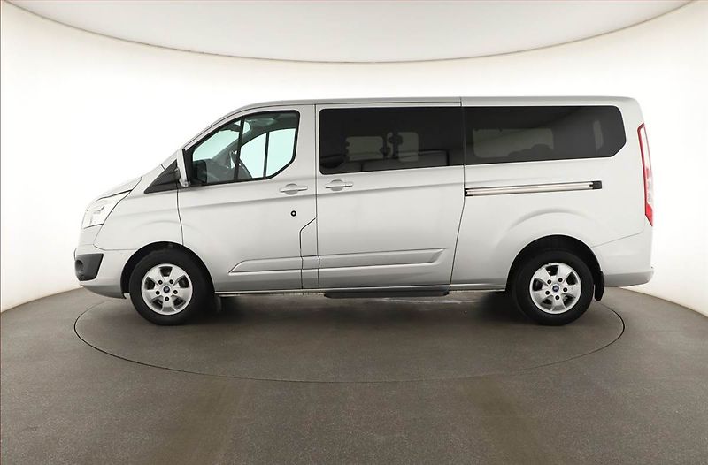 Ford Tourneo Custom (2017) Titanium 2.0 EcoBlue, DPH - fotka 3 z 18