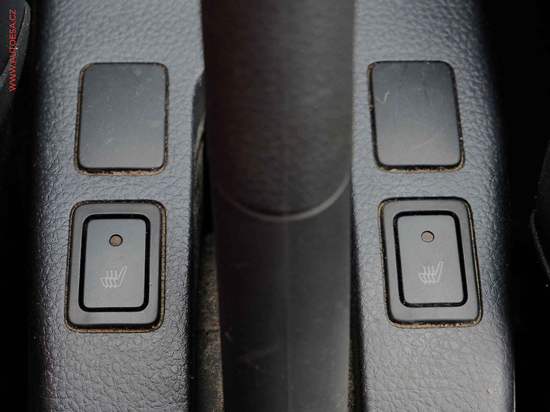 Suzuki SX4 (2008) 1.6i, ČR, AC, výhřev sed - fotka 13 z 16