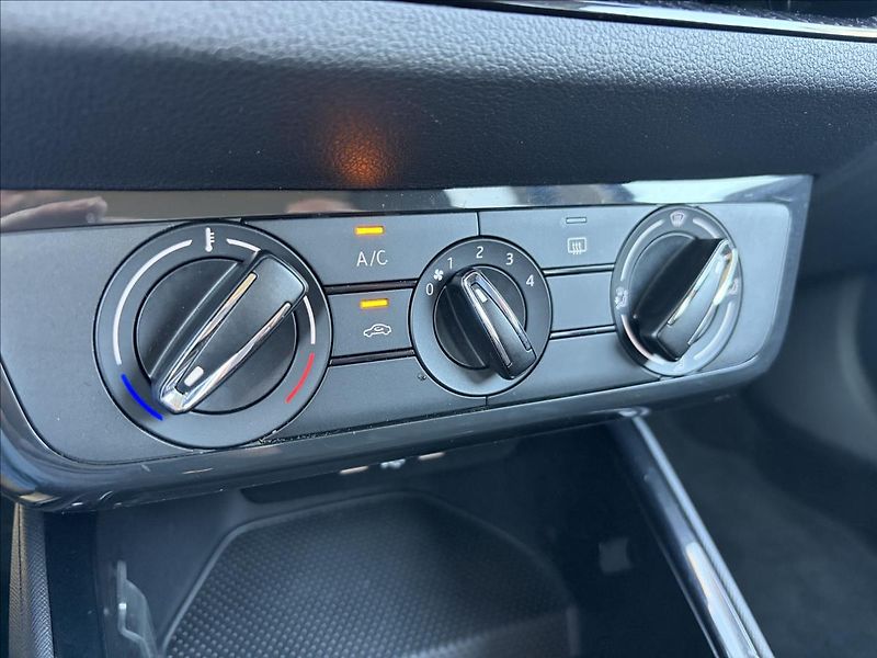 Škoda Fabia 1,0 TSi DPH 60t km  Matrix LED - fotka 23 z 50