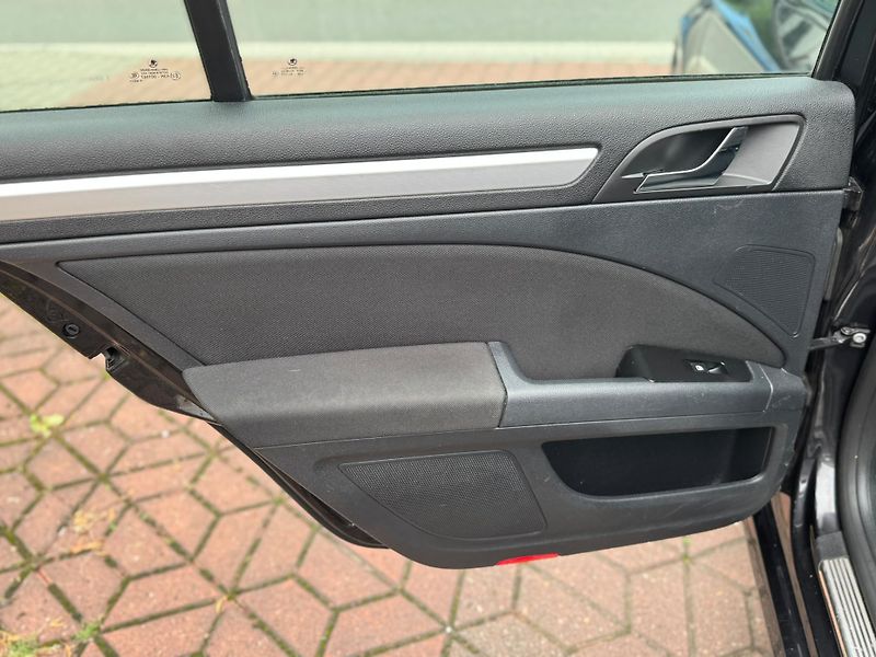 Škoda Superb 2.0TDi ČR čidla aut. klima  - fotka 27 z 31