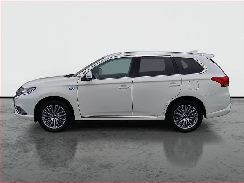Mitsubishi Outlander (2021) Instyle 2.4 PHEV - fotka 3 z 25