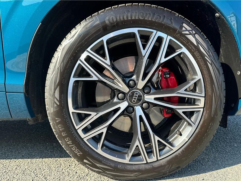 Audi Q3 SB S line TFSI 195 kW quattro - fotka 15 z 23