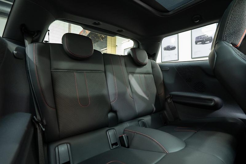 Mini Cooper JCW 2.0 170 kW - fotka 19 z 30