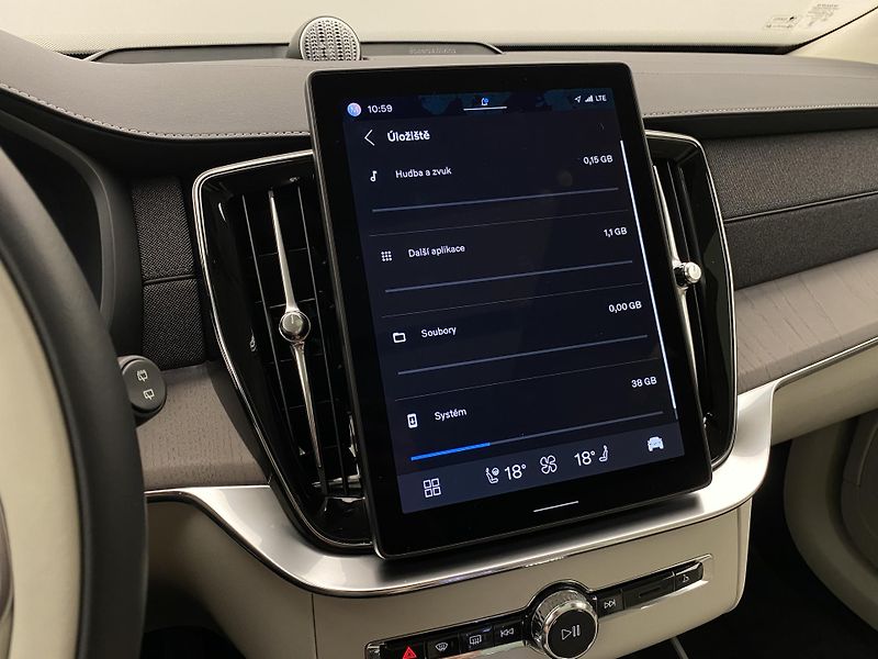 Volvo XC90 T8 AWD RECHARGE ULTRA BRIGHT - fotka 64 z 72