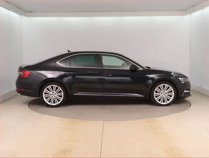 Škoda Superb (2019) Laurin&Klement 2.0 TSI - fotka 6 z 17