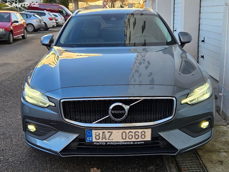 Volvo V60 (2020) 2.0 D4 AWD 4x4 Automat - fotka 13 z 37