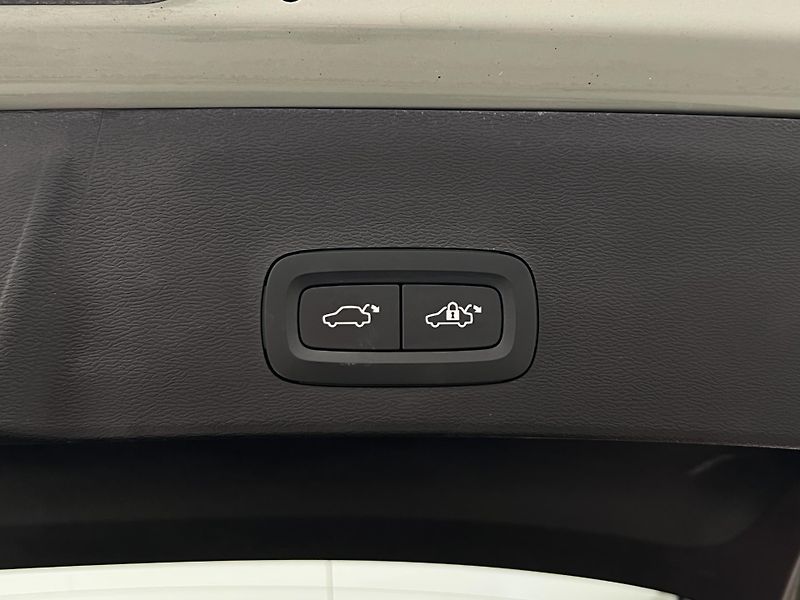 Volvo XC40 RECHARGE CORE AUT - fotka 44 z 46