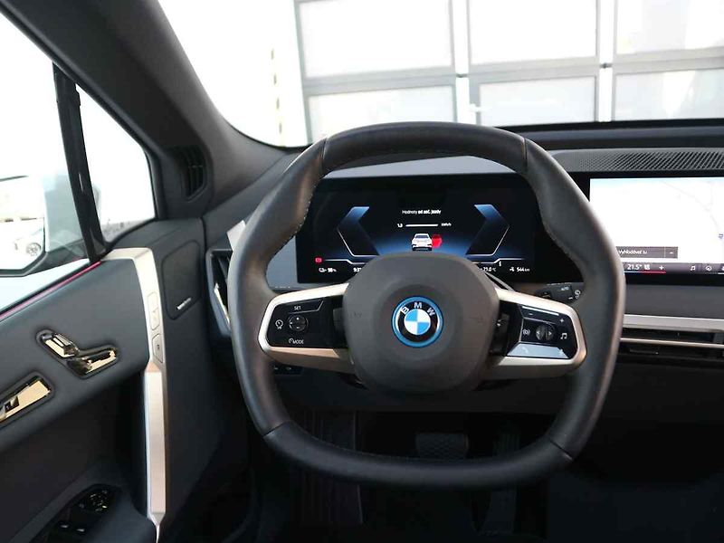 BMW iX - fotka 8 z 10