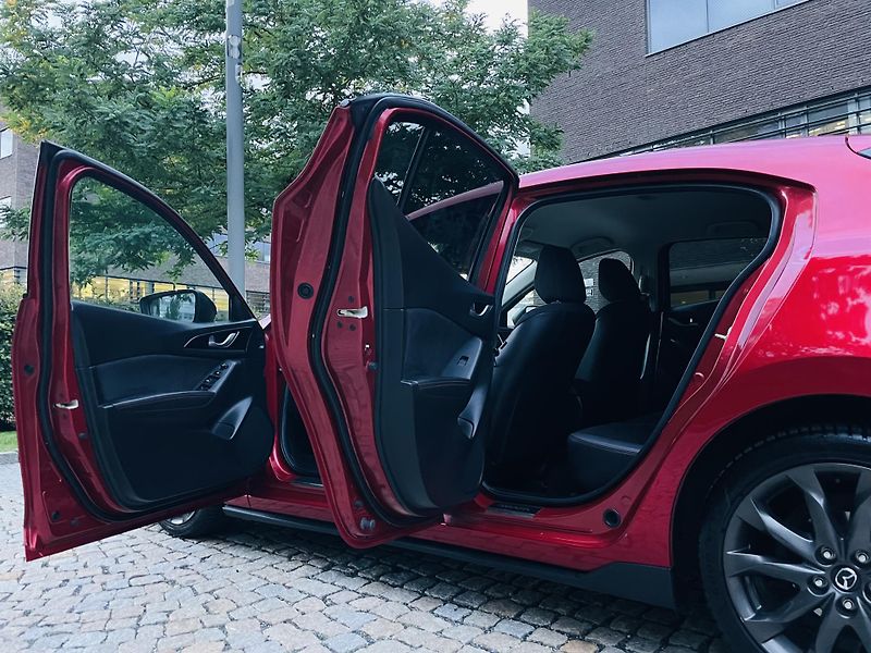 Mazda 3 2.0i MANUÁL LED KAMERA VÝHŘEV - fotka 22 z 43
