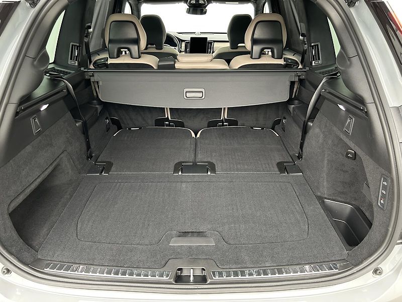 Volvo XC90 2.0 T8 AWD 4x4 ULTRA DARK - fotka 30 z 33