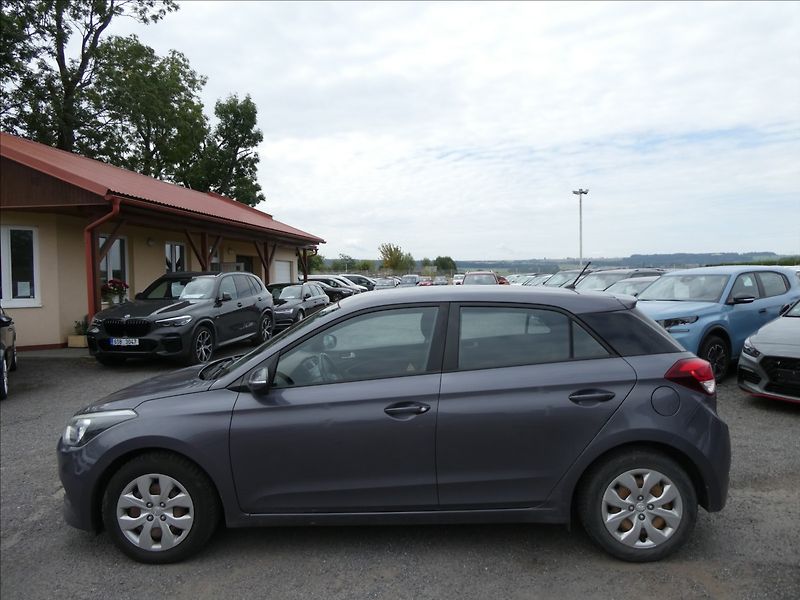 Hyundai i20 1,2 i 55kW koupeno v ČR,klima - fotka 4 z 35