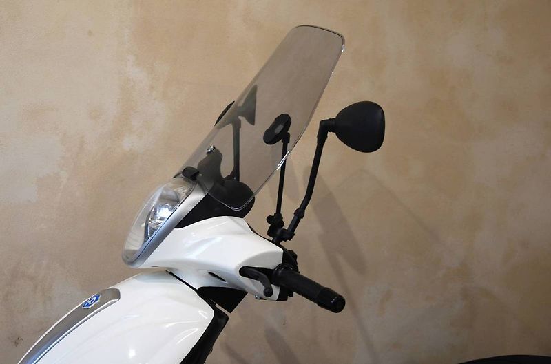 Piaggio Beverly 350 (2015) ABS + ASR - fotka 19 z 22