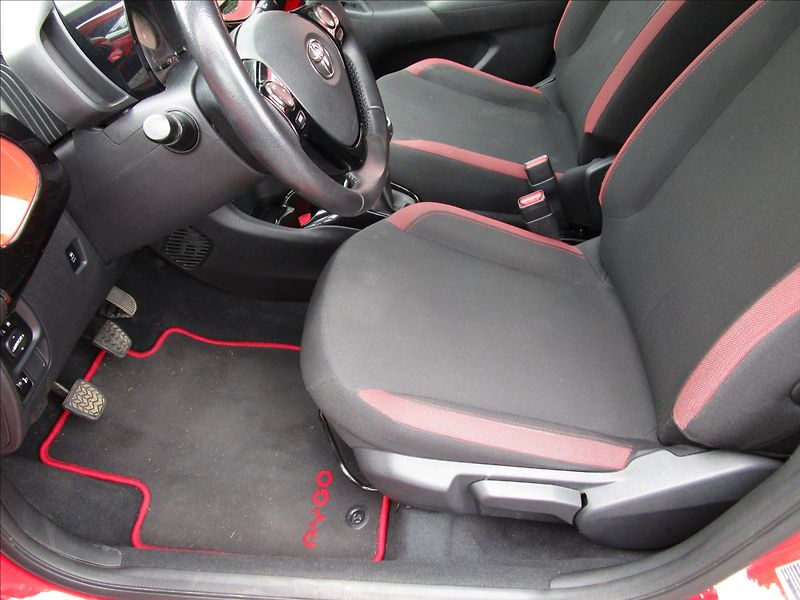 Toyota Aygo 1.0VVT-i, aut. KLIMA - fotka 12 z 37