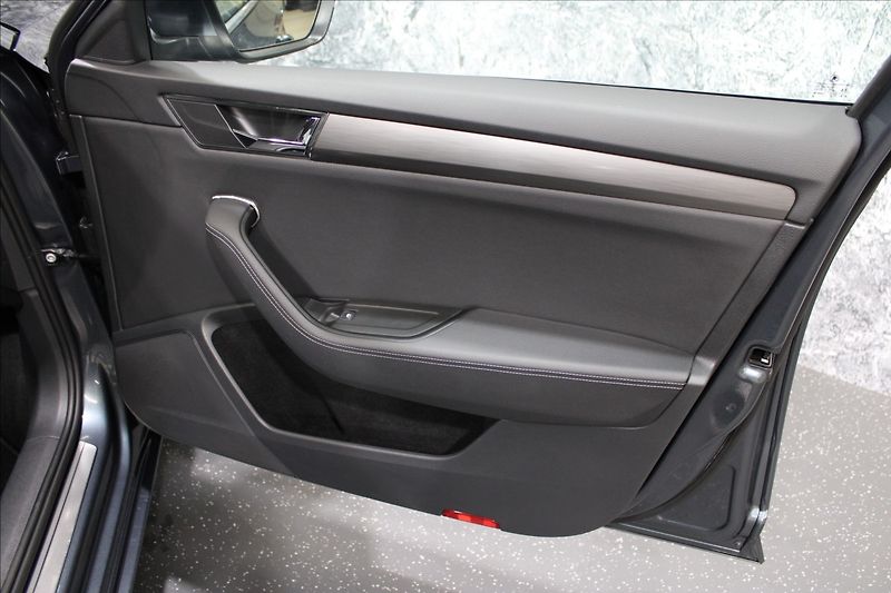 Škoda Superb 1,4 IV 115KW Style DSG - fotka 10 z 37