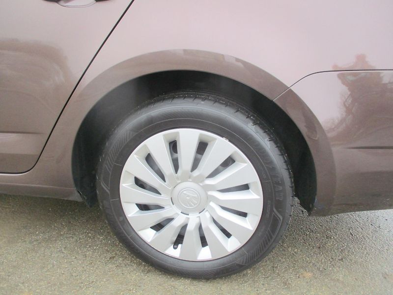 Škoda Octavia 1.2TSi 81kW AMB VÝHŘEV 2x PNEU - fotka 37 z 48