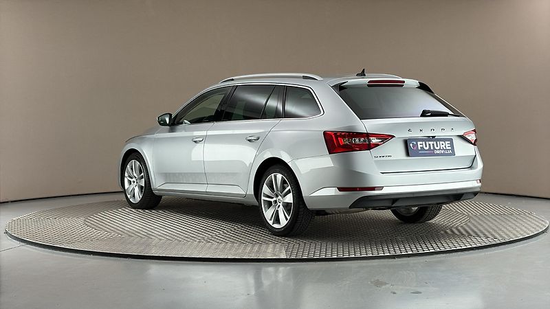 Škoda Superb 2.0 TDI DSG Style Combi - fotka 2 z 31