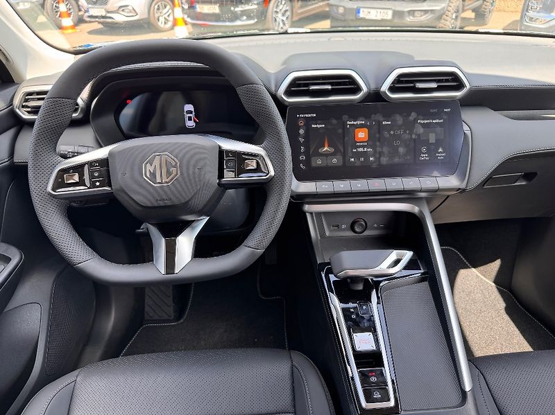 MG ZS (2025) 1,5l Hybrid + (197k) Exclusive - fotka 17 z 38