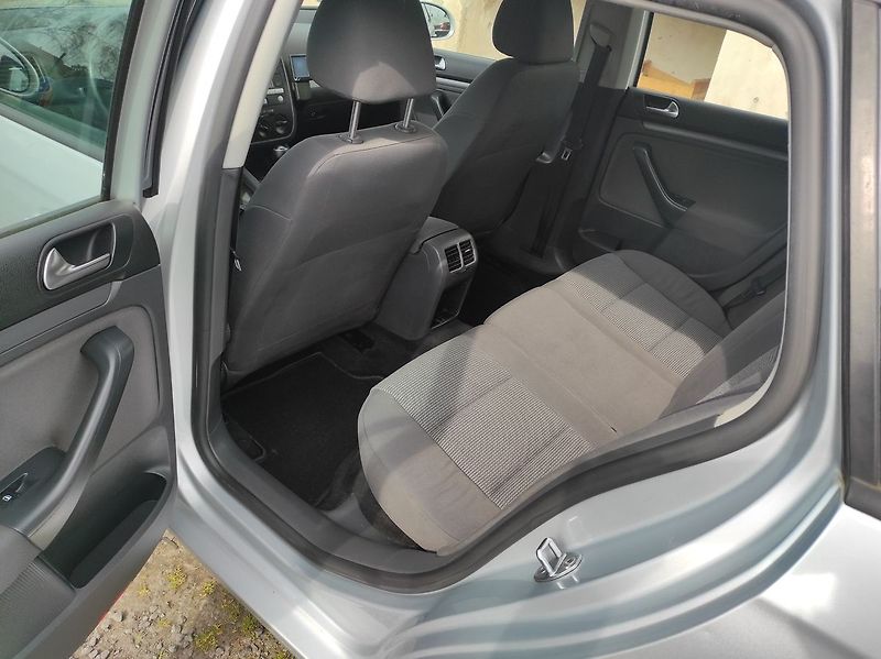 Volkswagen Golf 1.9 TDI Variant Trendline - fotka 17 z 26