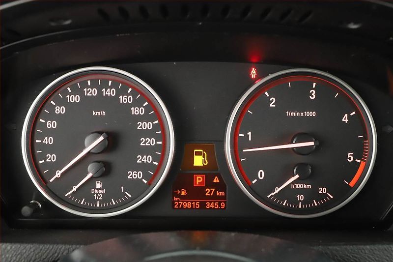 BMW X5 (2011) M Paket xDrive40d, 4X4 - fotka 8 z 20