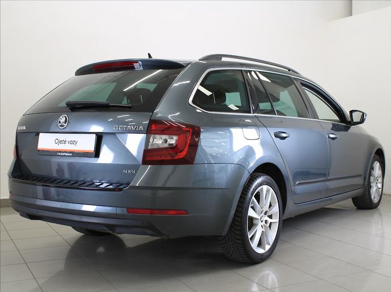Škoda Octavia 2,0 TDi 135kW DSG 4x4 Style - fotka 3 z 27