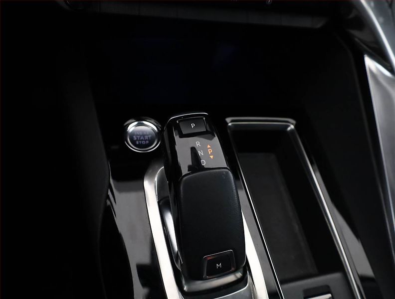 Peugeot 5008 (2021) Allure PureTech 130 - fotka 12 z 21