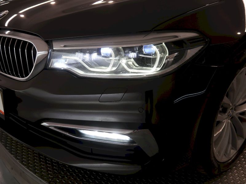 BMW Řada 5 (2018) LUXURY LINE 540d xDRIVE TAŽNÉ - fotka 10 z 38