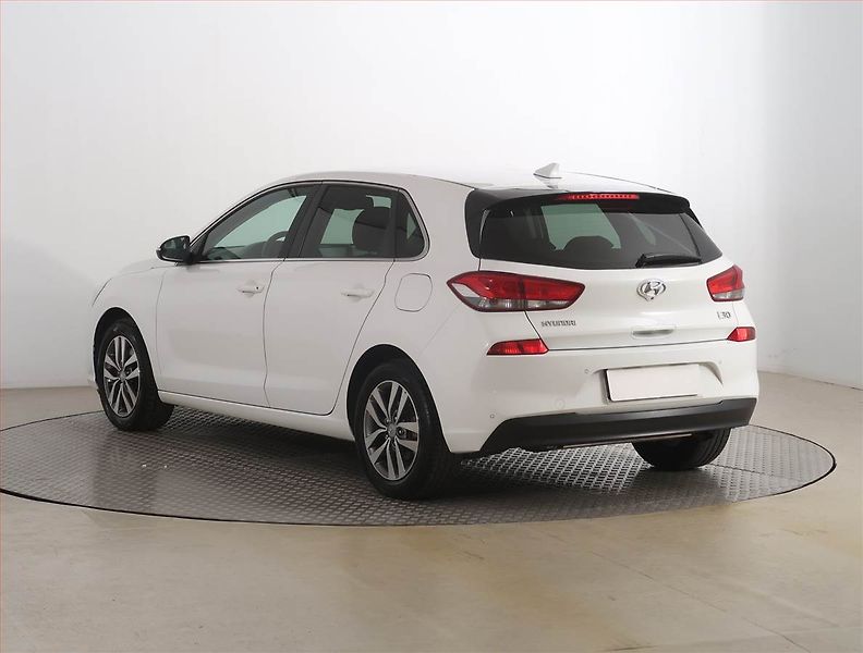 Hyundai i30 (2018) 1.4 CVVT, Serv.kniha, Tempomat - fotka 4 z 18