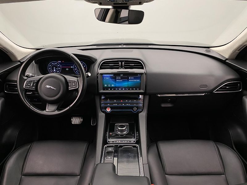 Jaguar F-Pace 25t AWD AUT  - fotka 2 z 38