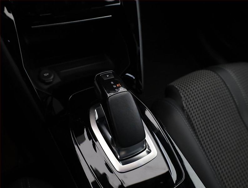 Peugeot 208 (2021) e-GT 50 kWh, SoH 99%, Automat - fotka 12 z 24