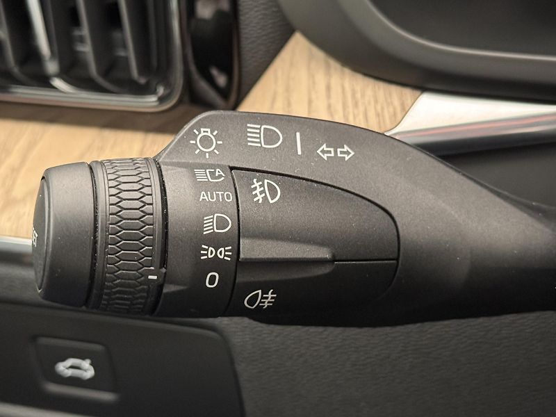 Volvo XC60 B5 AWD BRIGHT PLUS CZ 1.maj - fotka 27 z 49