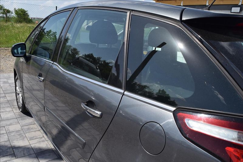 Citroën C4 Picasso 1,6 HDI 82KW NÍZKÉ KM 2XKOLA - fotka 11 z 50