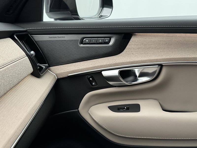 Volvo XC90 (2026) B5 AWD AUT DARK ULTRA 7 míst - fotka 19 z 26
