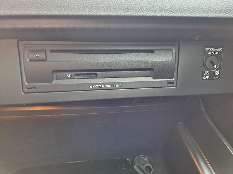 Škoda Octavia (2014) 1.6 TDi DSG PĚKNÝ STAV - fotka 29 z 33