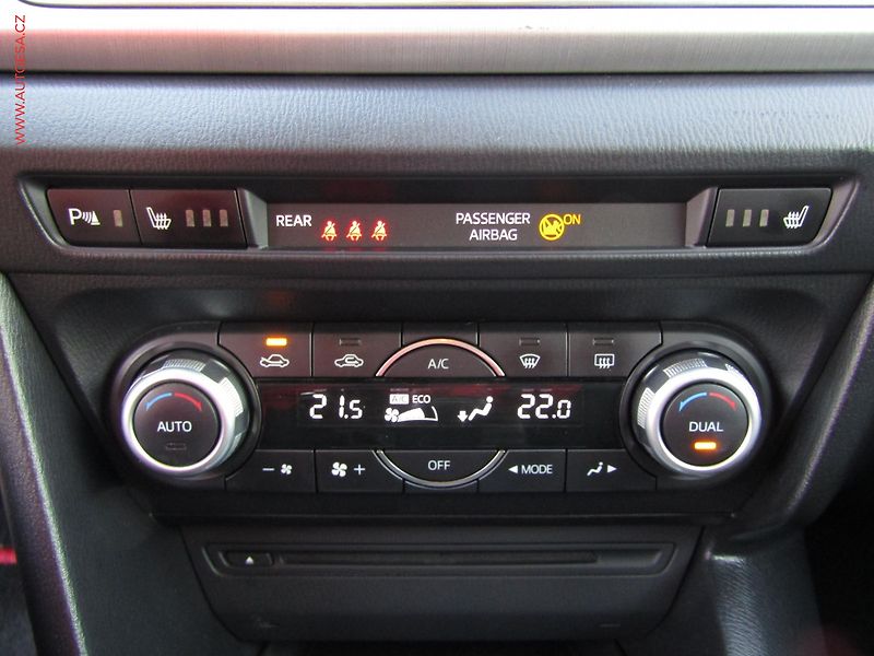 Mazda 3 (2015) 2.0 i, AC, xenon, navi - fotka 15 z 21