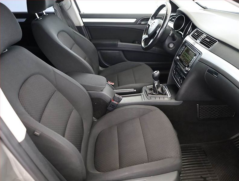 Škoda Superb (2013) 1.6 TDI, Tempomat - fotka 7 z 18