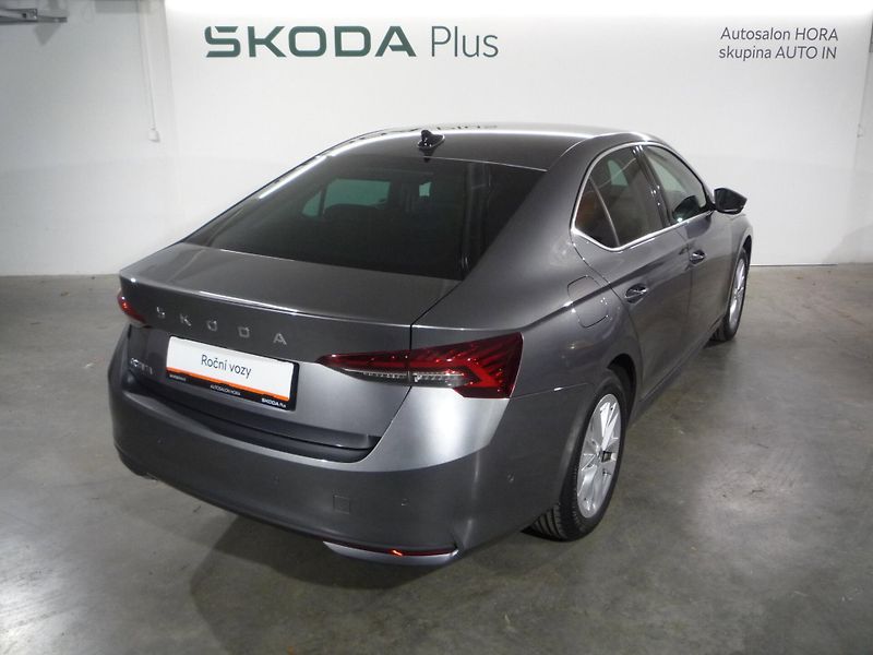 Škoda Octavia (2024) 1,5TSi 110kW m-HEV DSG Top Sel - fotka 2 z 14
