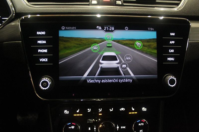 Škoda Superb (2023) 10kW,Tažné,Nez. topení,Matrix - fotka 25 z 30