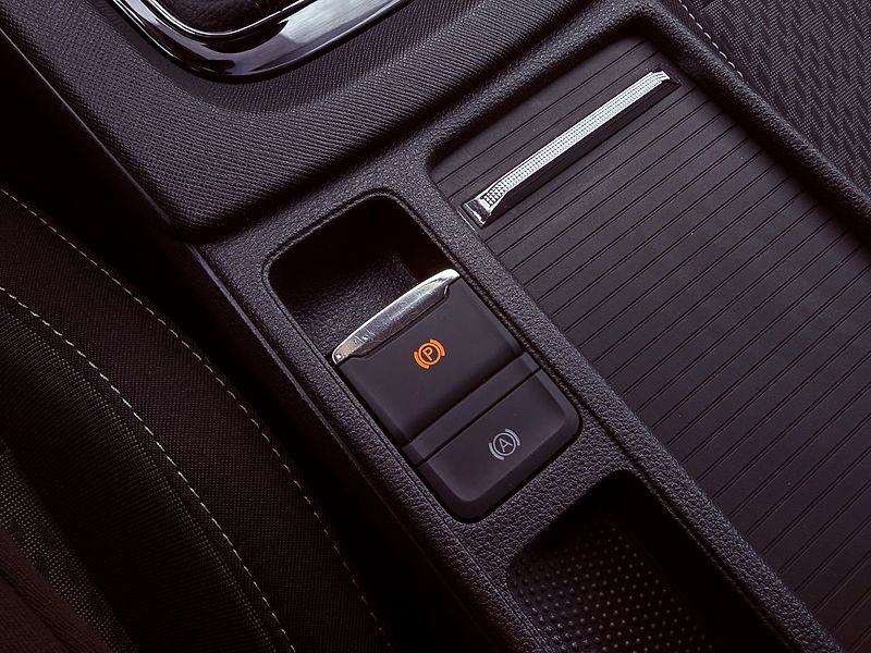 Škoda Octavia 2.0 TDi Style, ČR, 1.Maj, Serv - fotka 31 z 36
