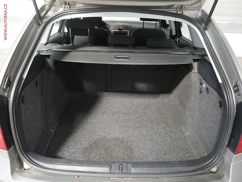 Škoda Octavia (2012) 1.6 TDI, ČR, AC, TZ, temp - fotka 7 z 17