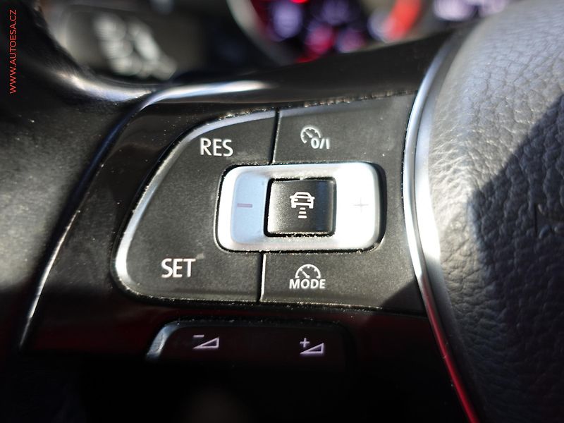 Volkswagen Passat (2015) 2.0 TDi, DSG, park.asist - fotka 15 z 21