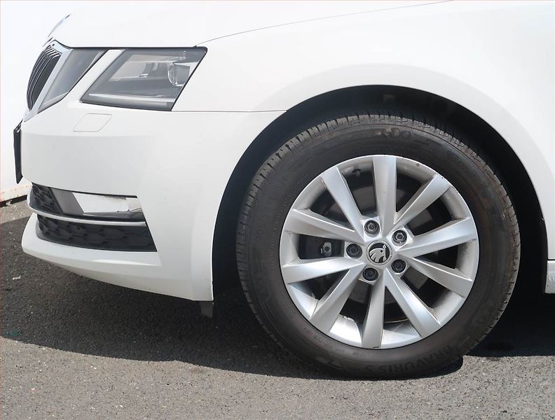 Škoda Octavia (2018) Style 1.6 TDI, Automat, Navi - fotka 12 z 14
