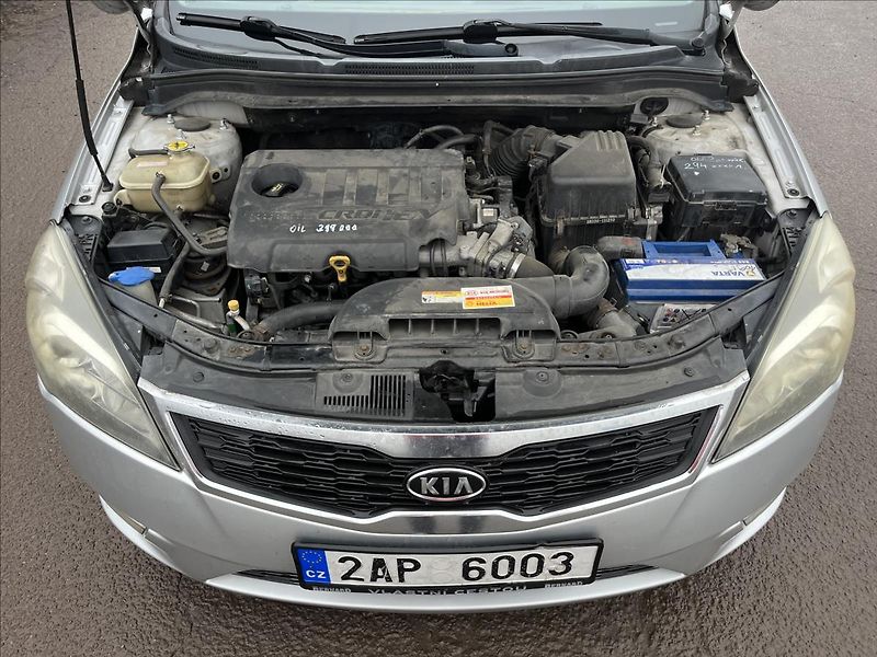 Kia Ceed 1,6 CRDi 16V KLIMA ALU SERVIS - fotka 24 z 29