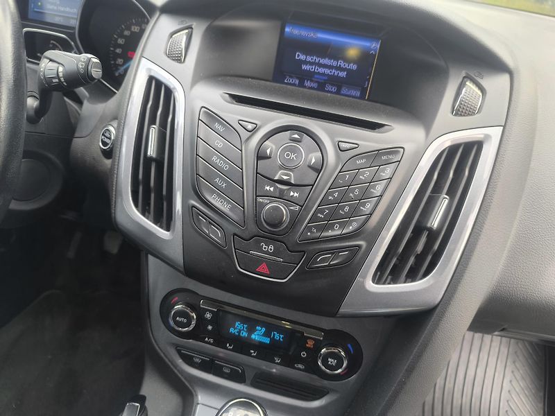 Ford Focus 2.0TDCI103KW,MAX VÝBAVA,KRÁSNÝ - fotka 15 z 24