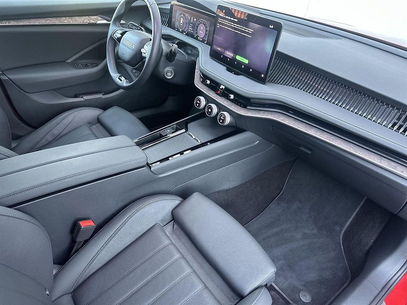 Škoda Superb (2025) Combi 1.5 TSI iV DSG L&K - fotka 10 z 43