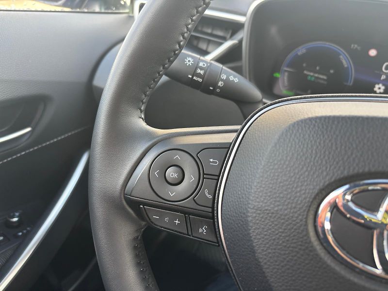 Toyota Corolla 1.8 HSD e-CVT Comfort Tech - fotka 16 z 26