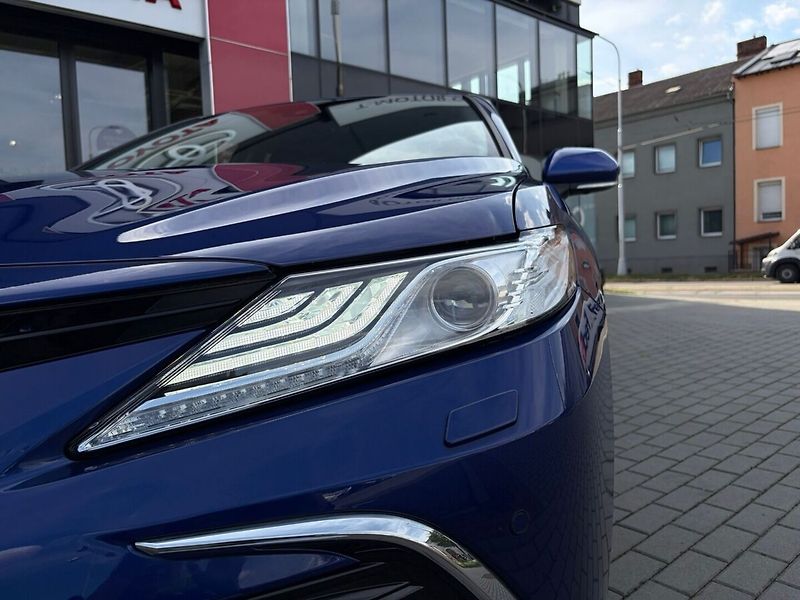 Toyota Camry 2,5 Hybrid Executive VIP - fotka 17 z 18