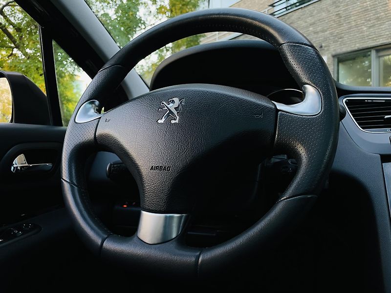 Peugeot 5008 2.0HDi MAN 1MAJITEL SENZORY  - fotka 32 z 43